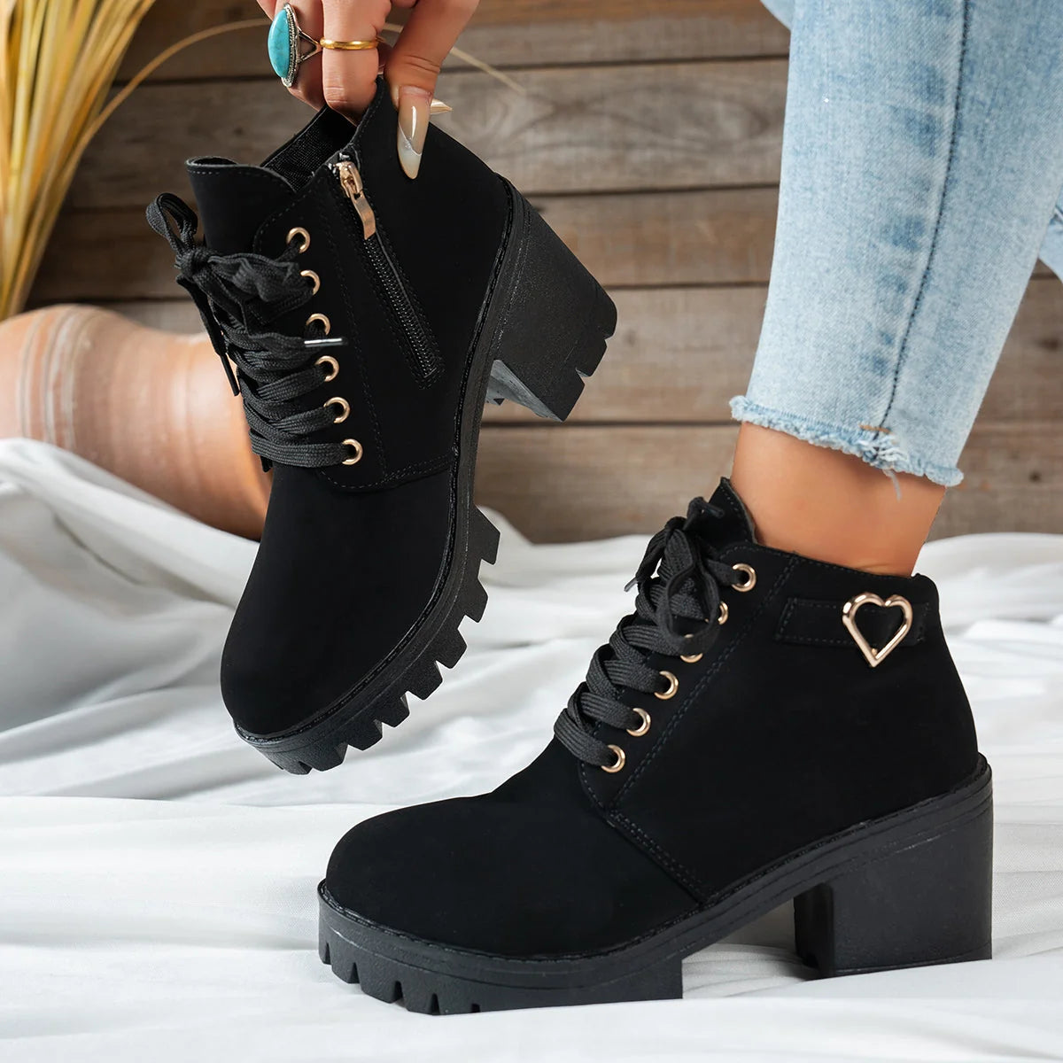 Black / 12